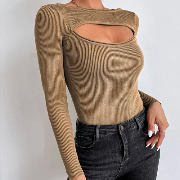 🆕Cut out front ribbed knit sweater beige - Picture 4 of 4